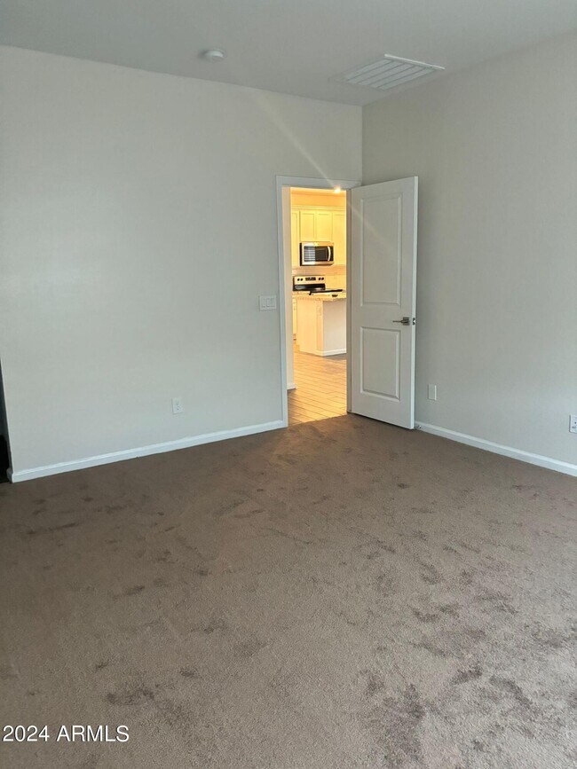 Building Photo - 2002 E Brooklyn Dr