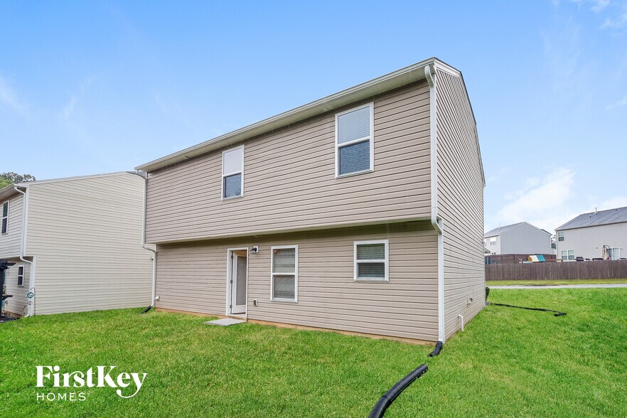 Building Photo - 913 Bolivia Dr