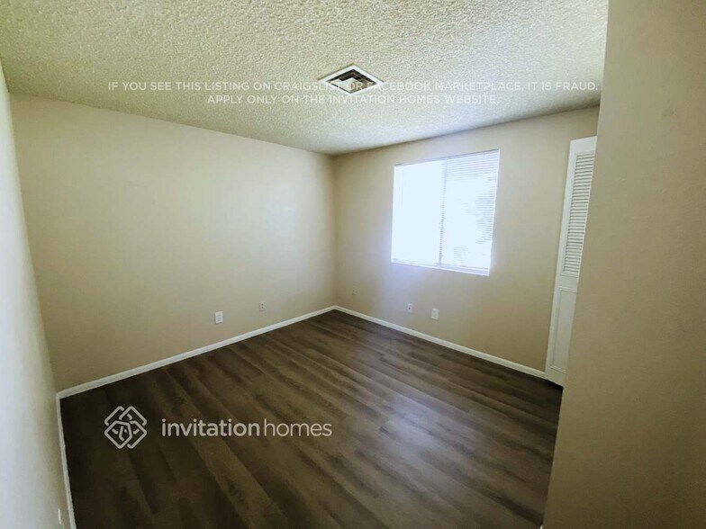 Building Photo - 2103 N Verano Way