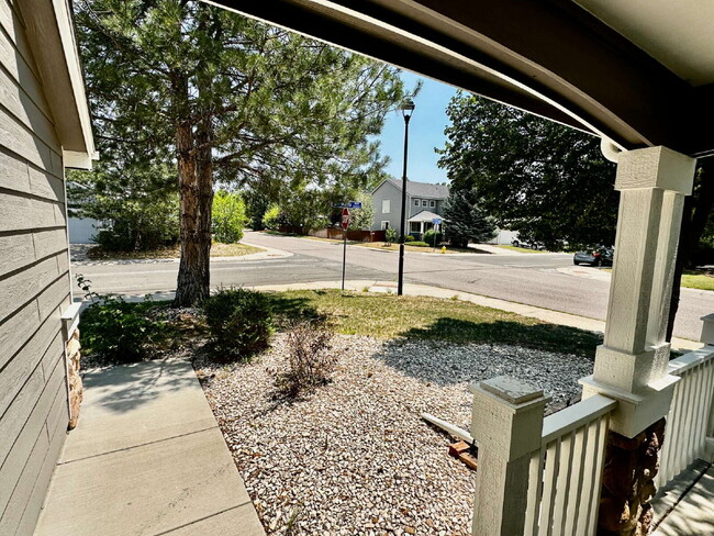 Building Photo - "Charming Centennial Retreat: Spacious 3-Bedroom Home with 2.5 Baths!