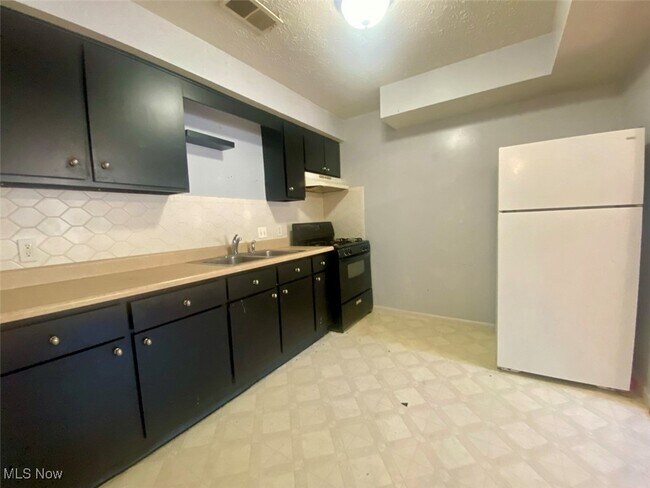 Building Photo - 1803 Cromwell Dr