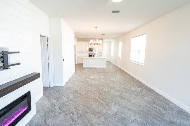 Building Photo - 10885 SW Robbia Way