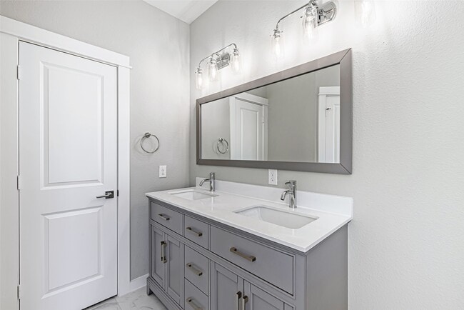 Building Photo - 8423 Berry Brush Ln