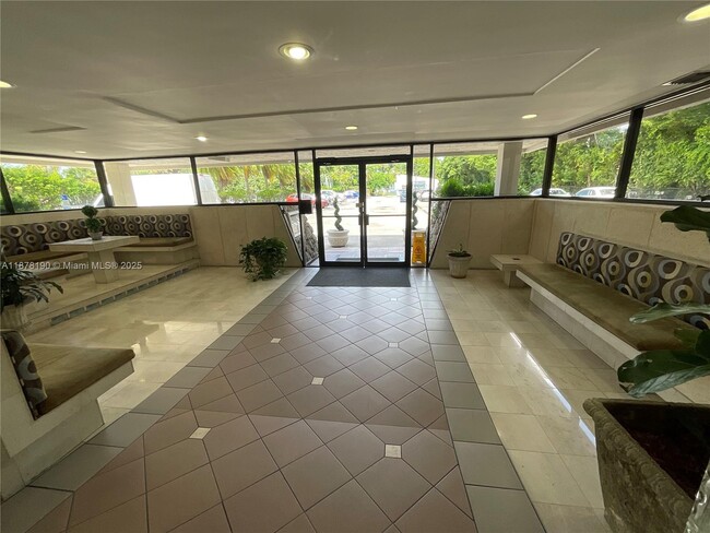 Building Photo - 2201 Brickell Ave