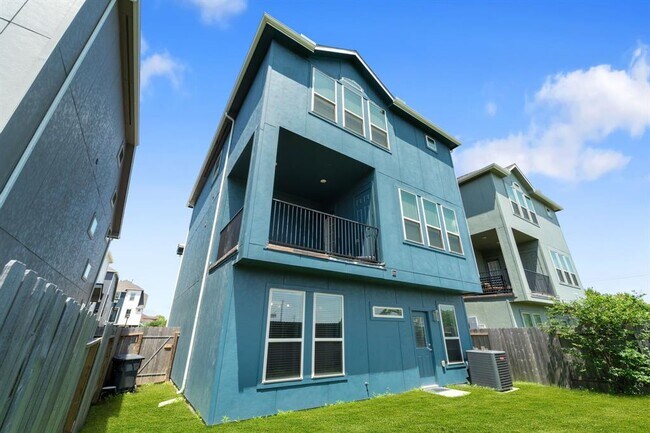 Building Photo - 11909 Eastgrove Park Way
