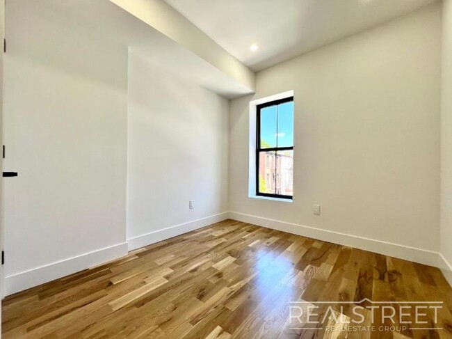 Building Photo - 2 bedroom in BROOKLYN NY 11233