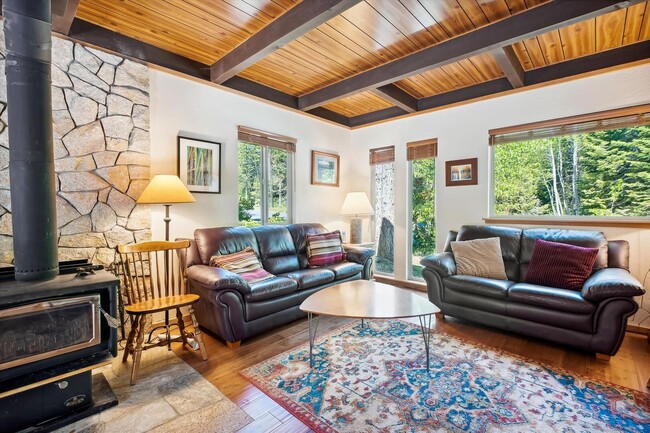Building Photo - Alpine Meadows 3 Bedroom ski lease on Mine...