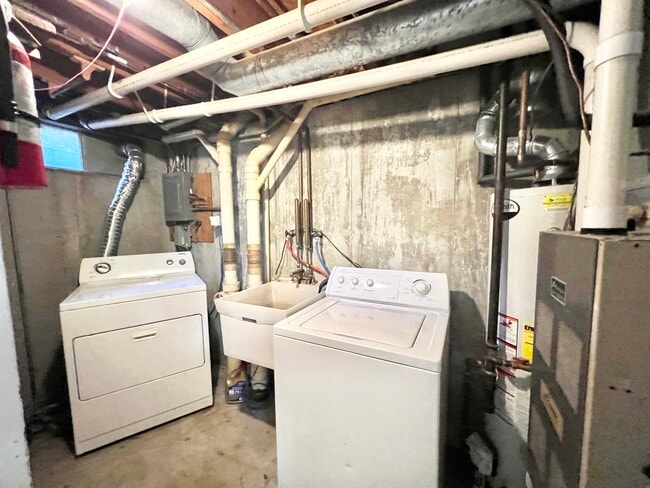 Building Photo - 2640 Blarney Stone Dr