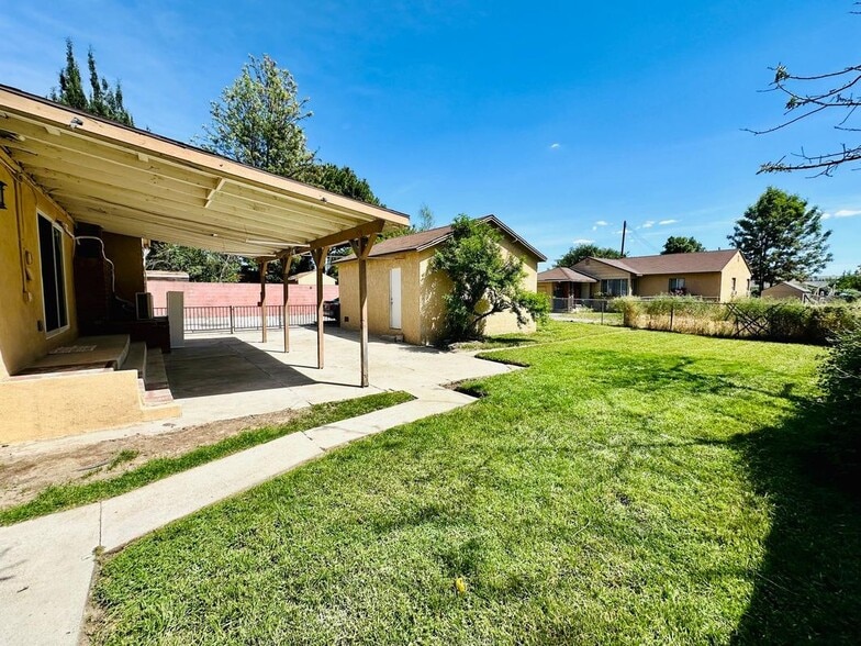 Building Photo - 1375 N Sunflower Ave