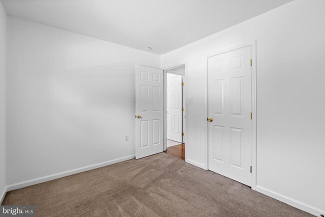 Building Photo - 10422 Floral Dr