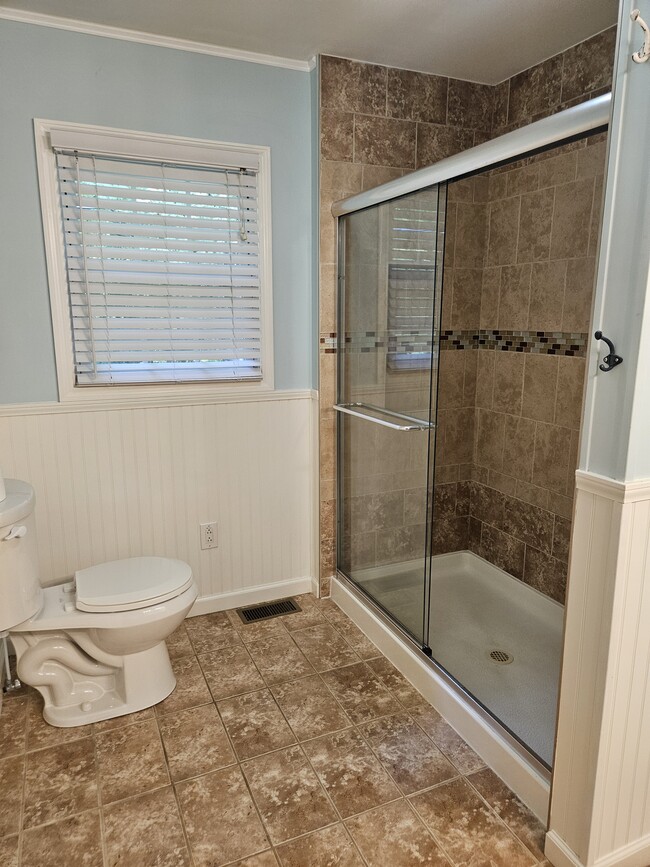 Main House Primary Bathroom - 5311 Adrian Rd