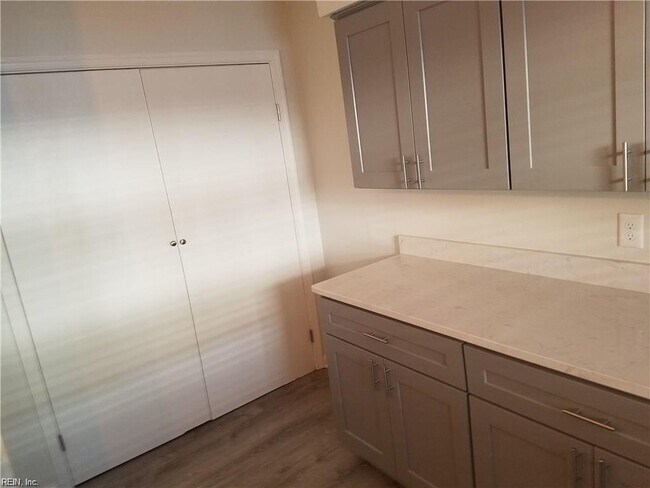 Kitchen - 2107 Pretty Lake Ave