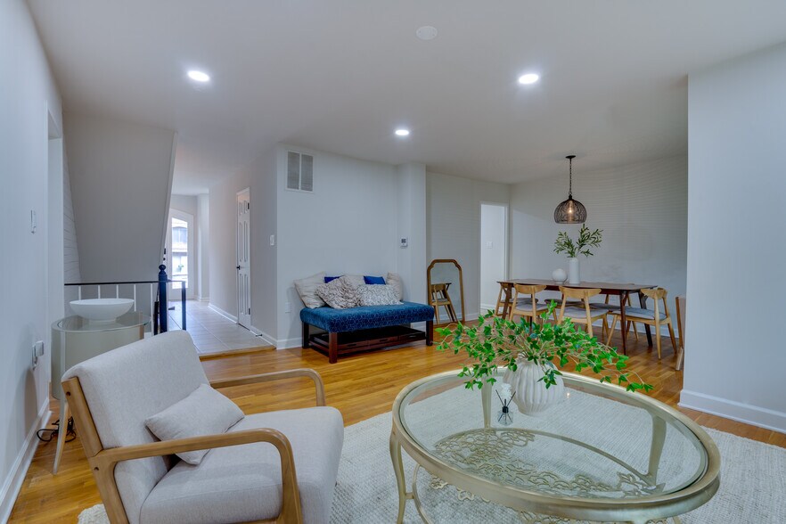 Living/Dining Room - 7917 Schuyler Ct