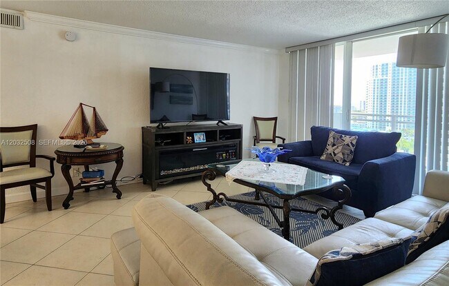 Building Photo - 2030 S Ocean Dr