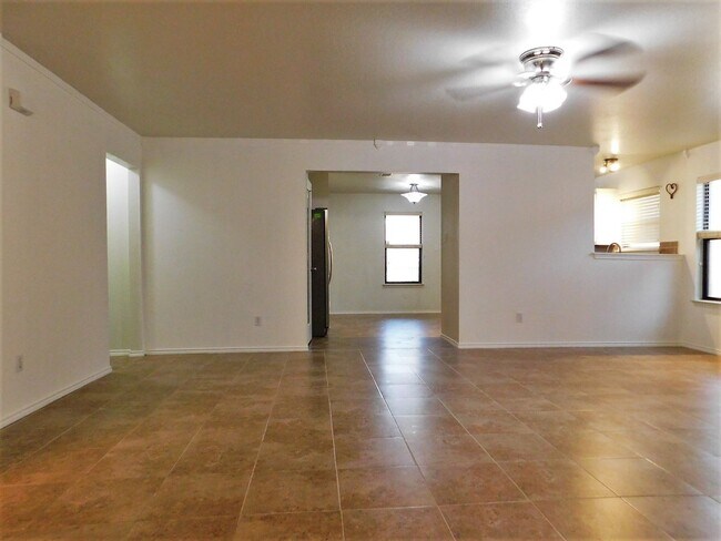 Building Photo - 1102 Katelyn Cir