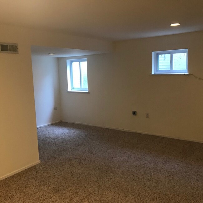 Building Photo - 320 Inverrary Ln