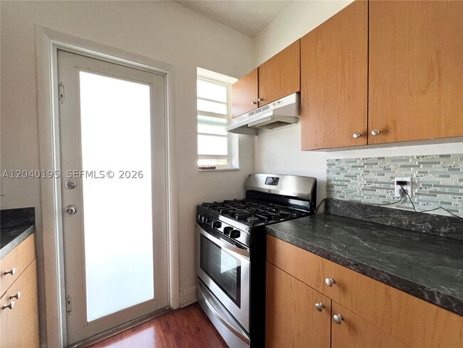 Building Photo - 450 77th St