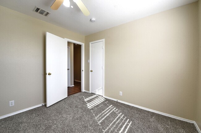 Building Photo - 4 Bedrooms!!!!! 2.5 bath and 2 attached ca...