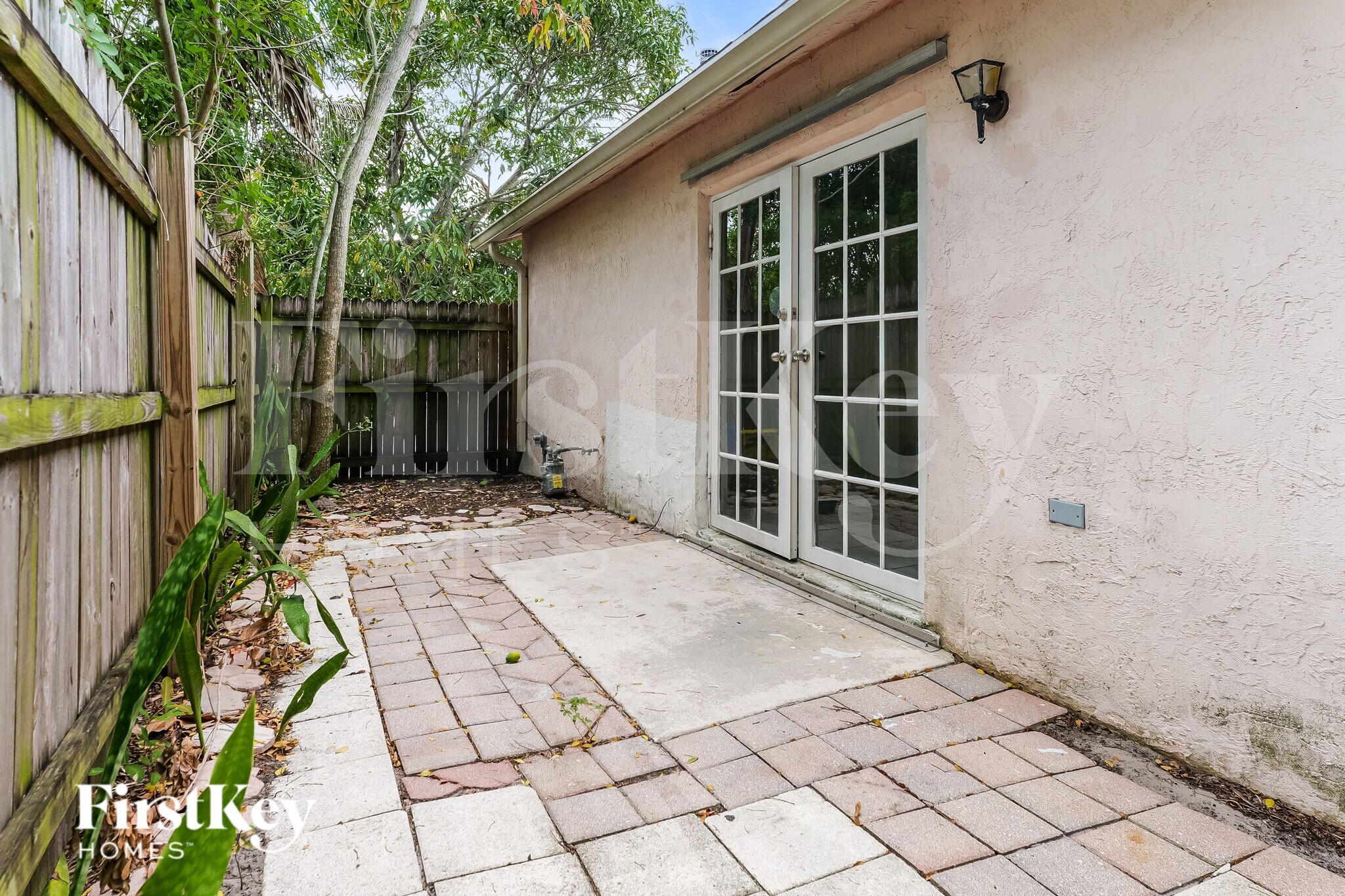 Building Photo - 6129 Moonbeam Dr