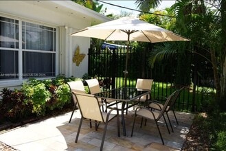 Building Photo - 14720 NE 2nd Ct