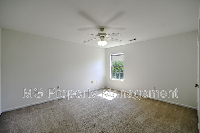 Building Photo - 722 Overlook Rd