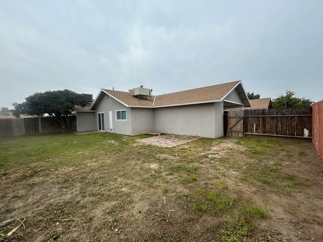 Building Photo - 900LaVida