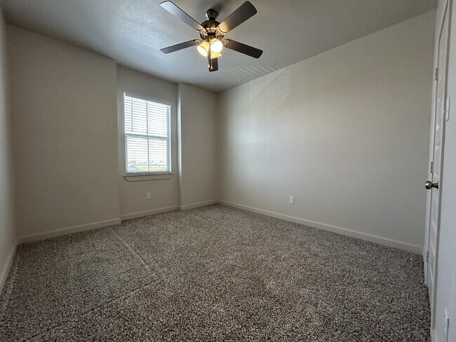 Building Photo - Beautiful 2-Story Townhome!