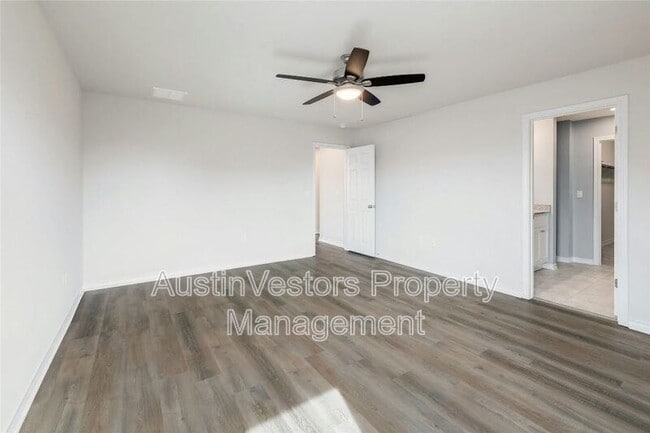 Building Photo - 15801 Crissom Ln