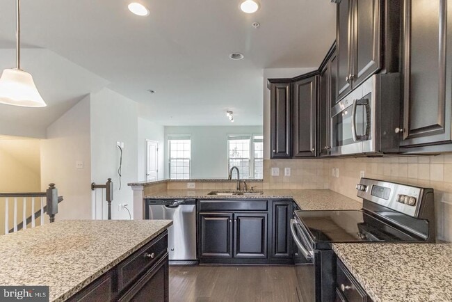 Building Photo - 2784 Fredericksburg Rd