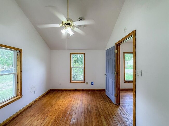 Building Photo - 1109 E Corona St