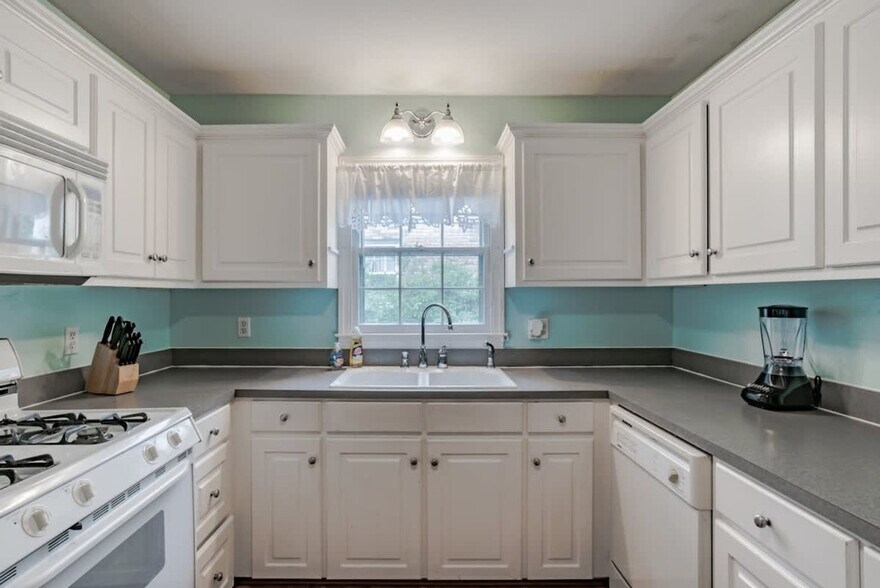 Building Photo - 413 Coventry Way