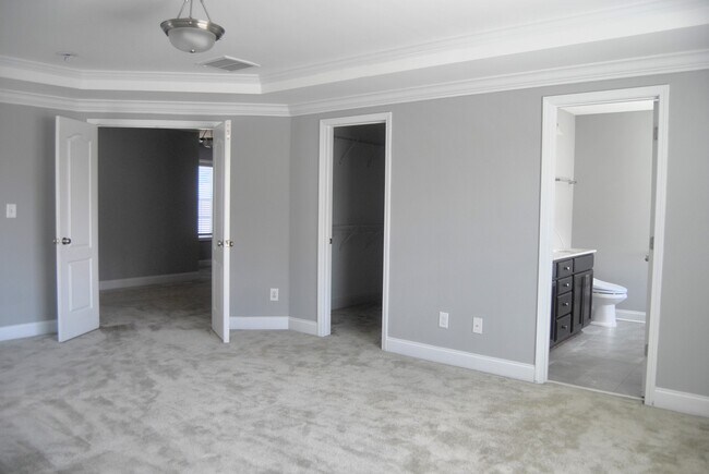 Building Photo - 5797 Highland Grove Dr