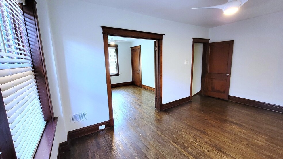 Building Photo - 5537 Holly Hills Ave