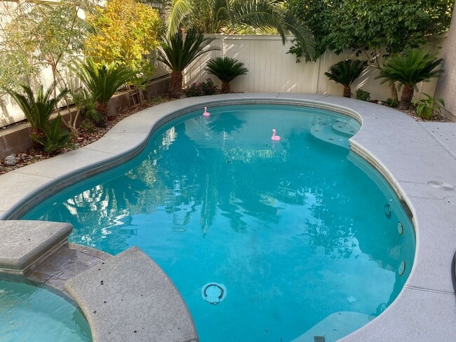 Building Photo - NW!!! 4 bedrooms!!! Pool and Spa!!! All ti...