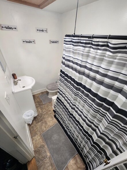 Building Photo - 145 Park Ave