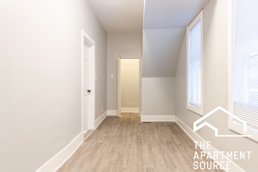 Building Photo - 2659 W Homer St