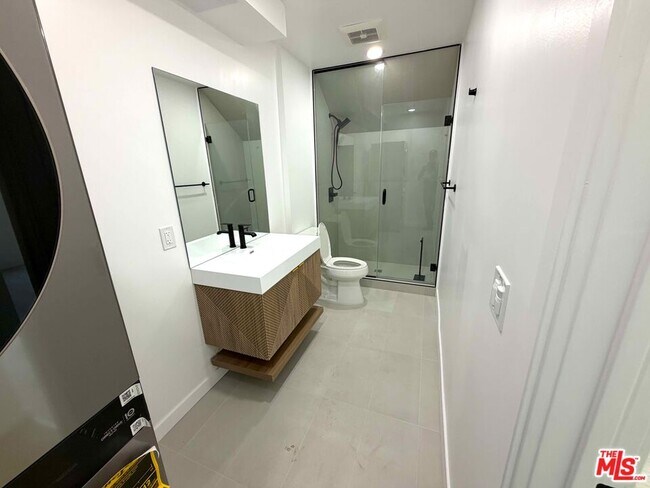 Building Photo - 2106 Pisani Pl