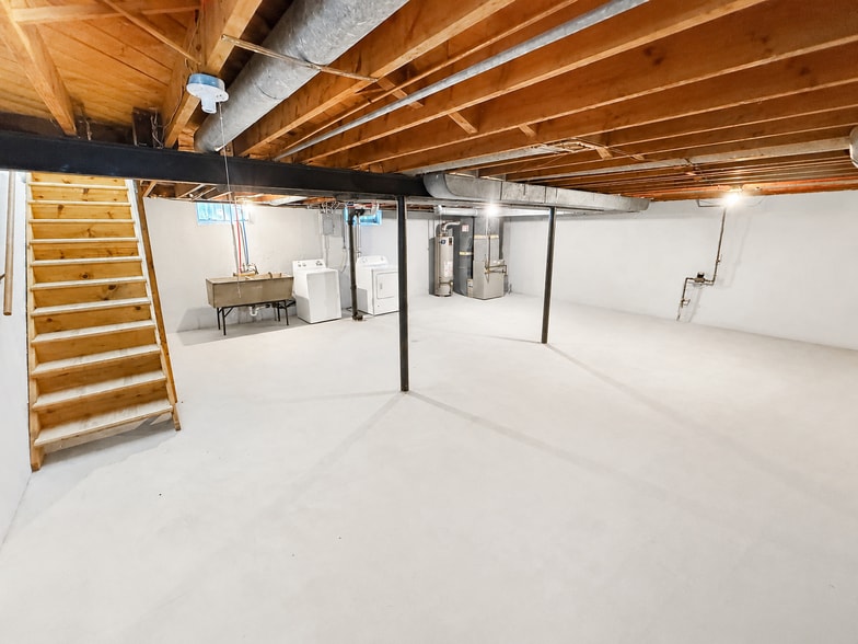 Private Basement - 3807 Rochester Rd