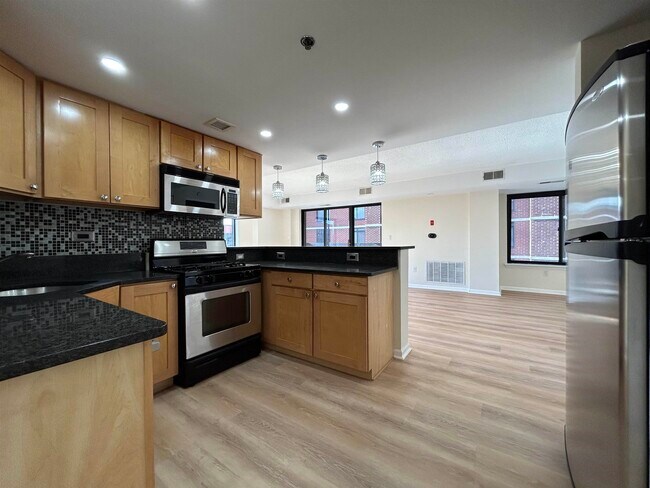 Building Photo - 759 2nd St