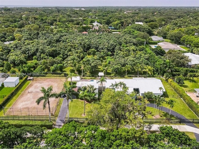 Building Photo - 6900 SW 136th St