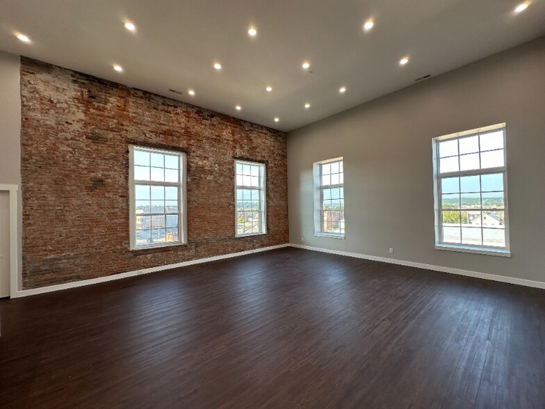 Building Photo - 1199 Central Ave