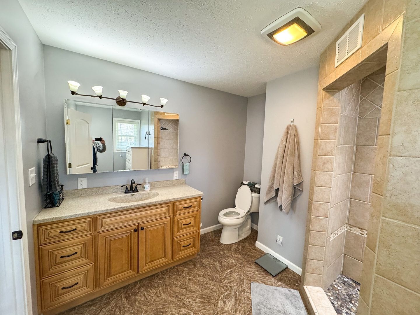 Building Photo - 3641 Fisher Rd