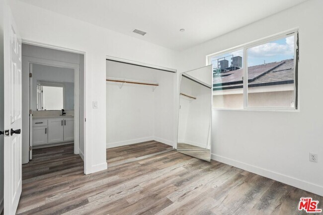 Building Photo - 2516 Malabar St