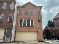 Building Photo - Gorgeous 4 Bed 3 Bath End Unit Brick Townh...