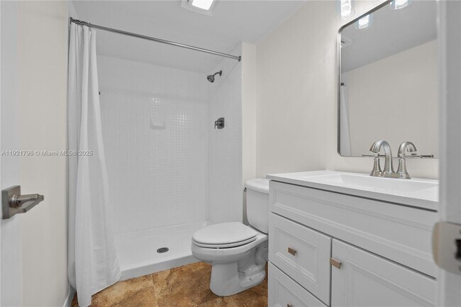 Building Photo - 20225 NE 34th Ct