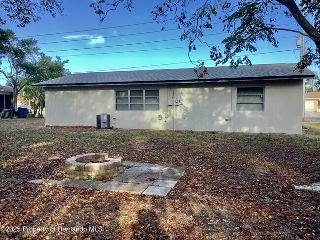 Building Photo - 7322 Pinehurst Dr