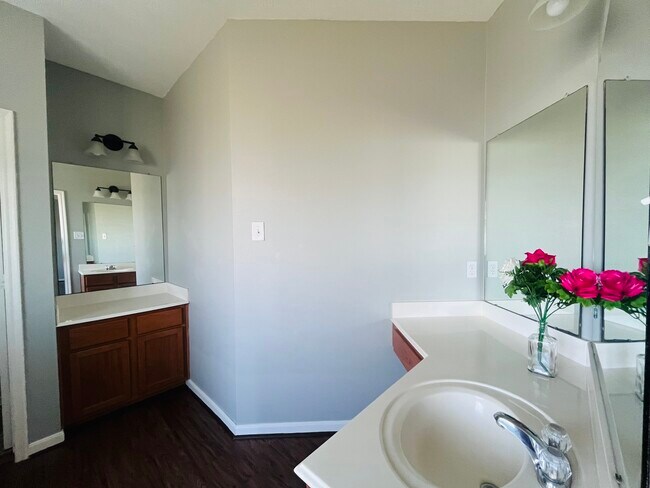 Building Photo - 20830 Oak Rain Ct