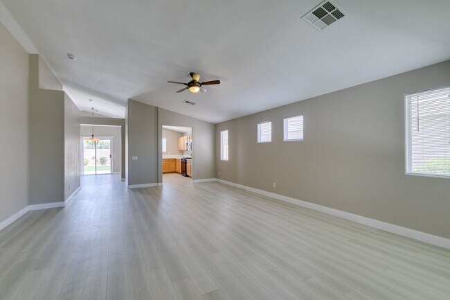 Building Photo - This  one-story home is located in the hea...
