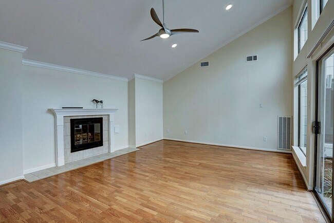 Building Photo - 13819 Starhill Ct