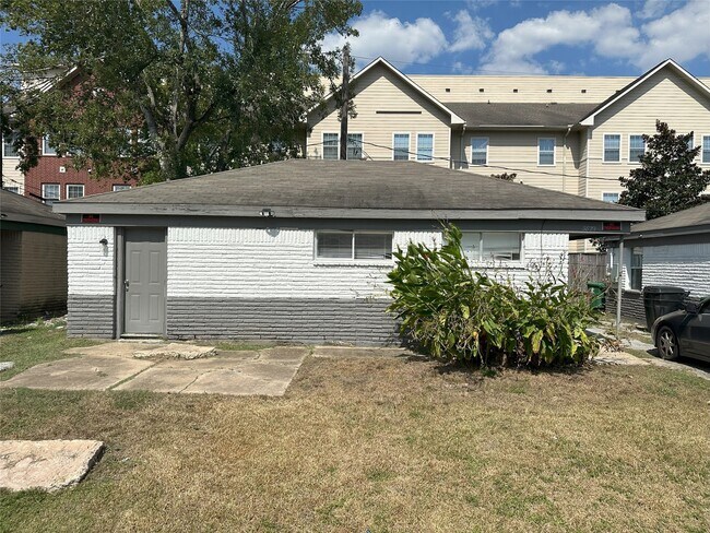 Primary Photo - 3829 Mt Pleasant St